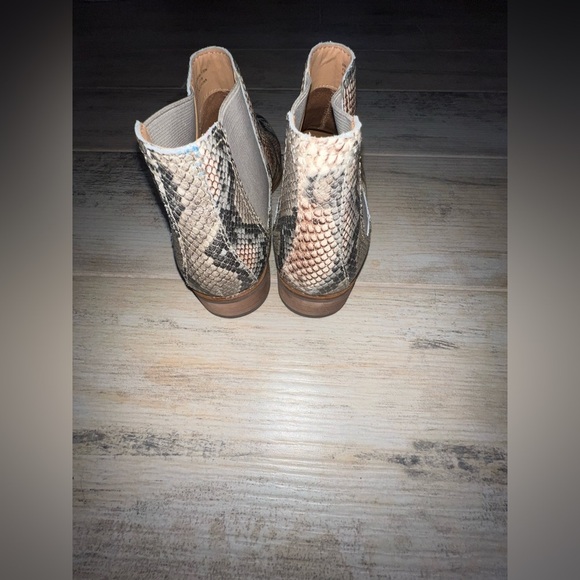 Frye & Co. Mila Chelsea Boots Taupe Snake Embossed Leather Size 9 - Picture 7 of 8